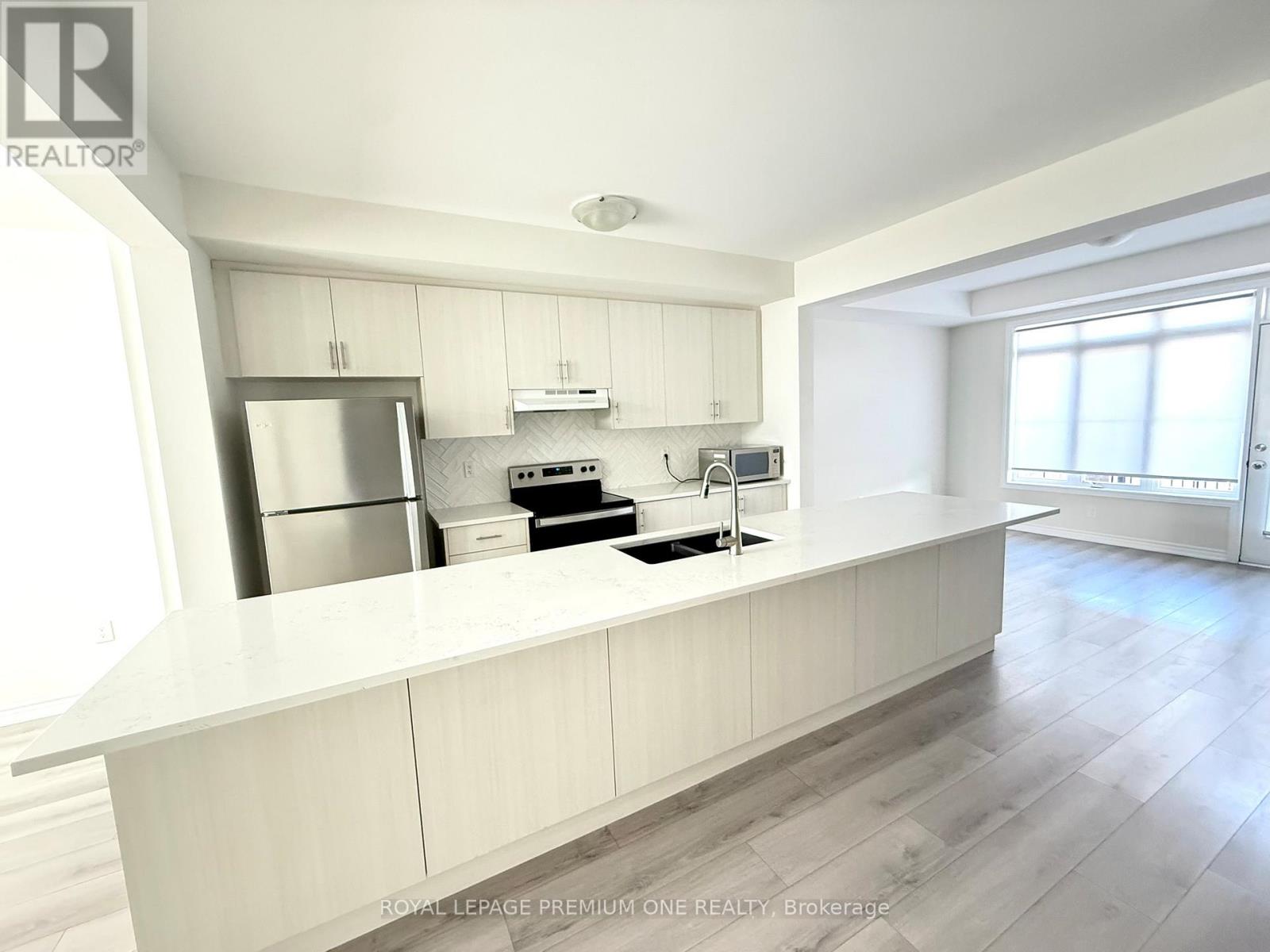 7 Verbena Street, East Gwillimbury, Ontario  L9N 0T6 - Photo 3 - N12954290