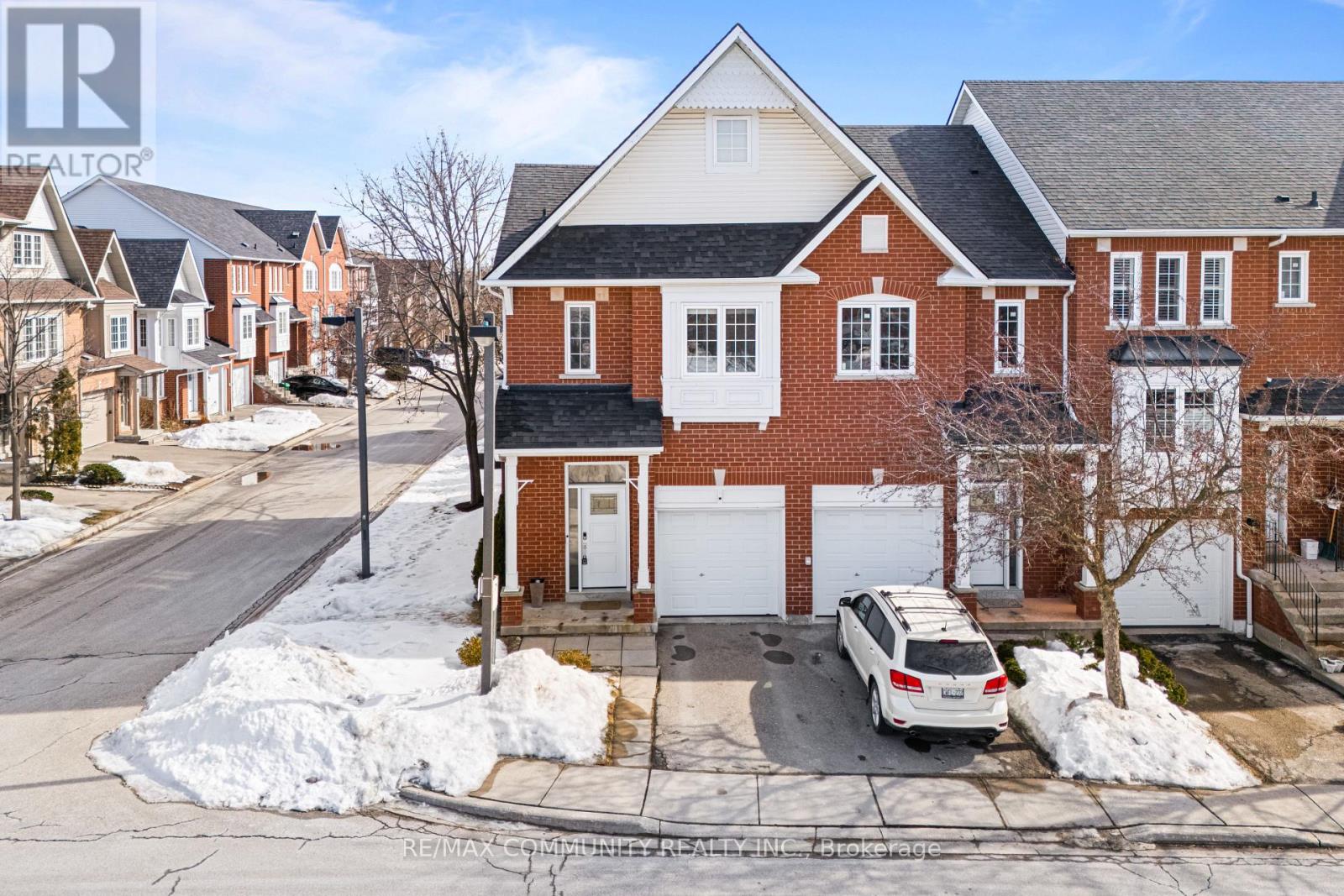 49 - 1588 South Parade Court, Mississauga, Ontario  L5M 6E7 - Photo 2 - W12954244