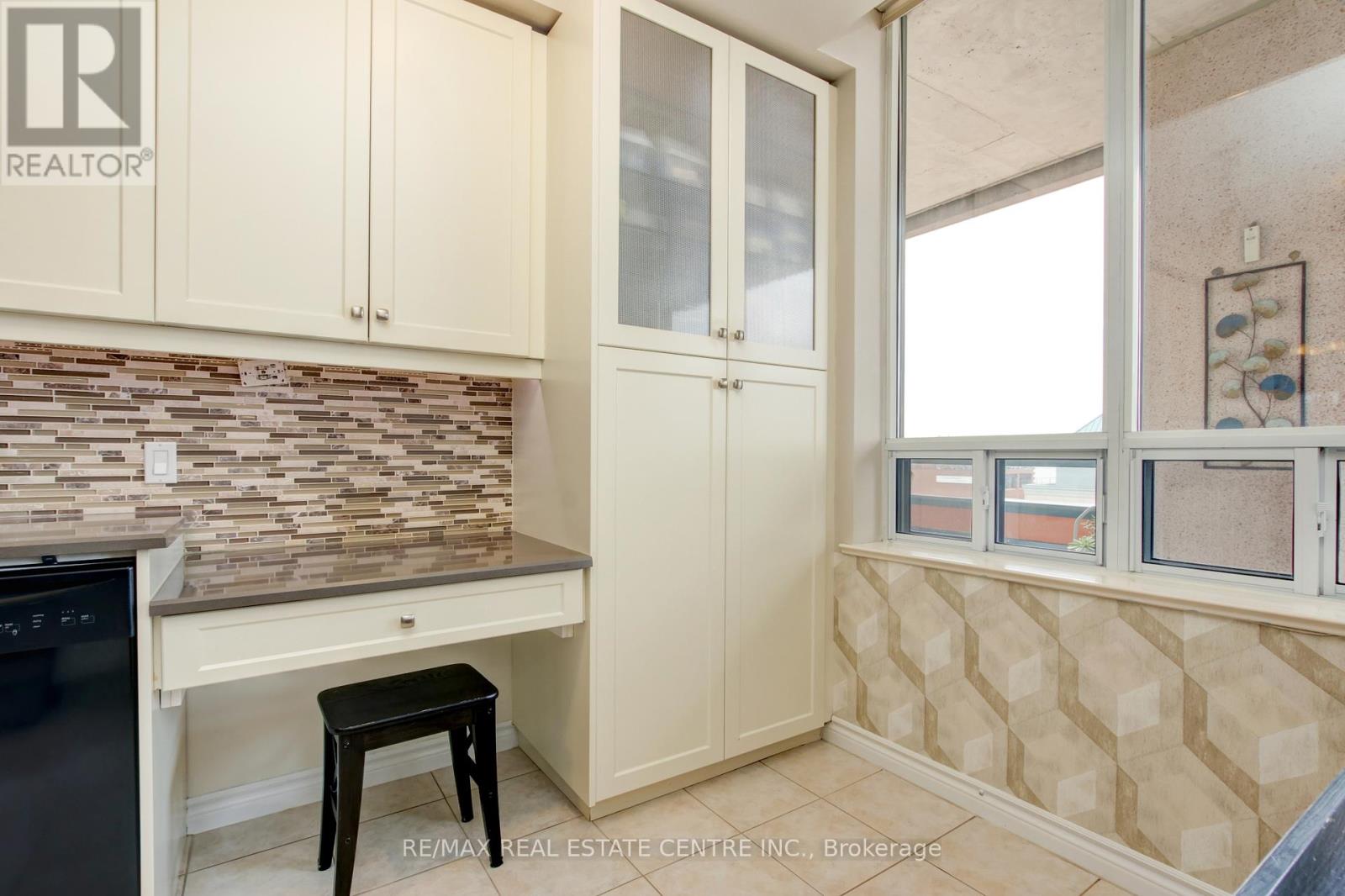 1202 - 1 Belvedere Court, Brampton, Ontario  L6V 4M6 - Photo 19 - W12954246