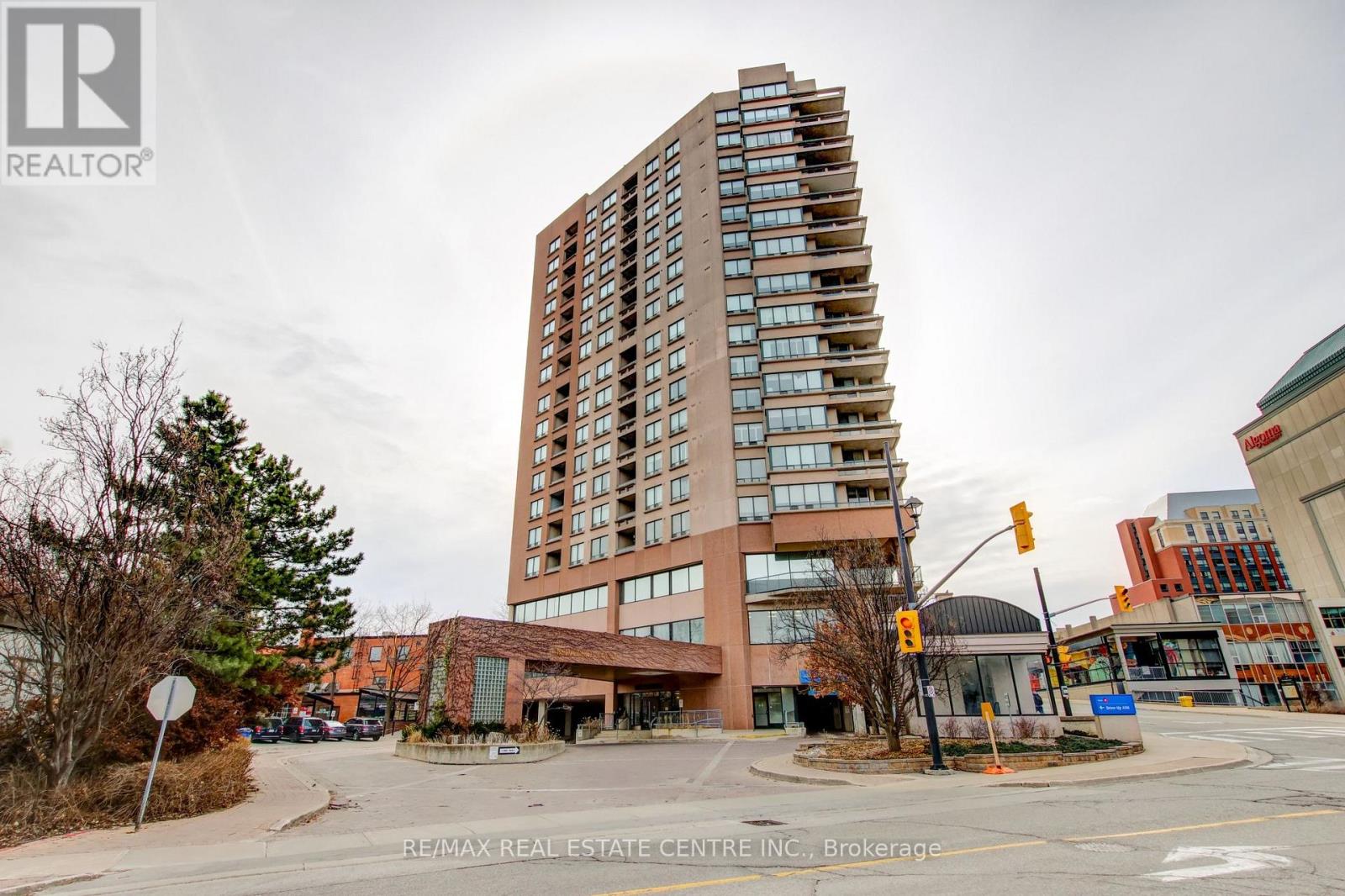 1202 - 1 Belvedere Court, Brampton, Ontario  L6V 4M6 - Photo 3 - W12954246