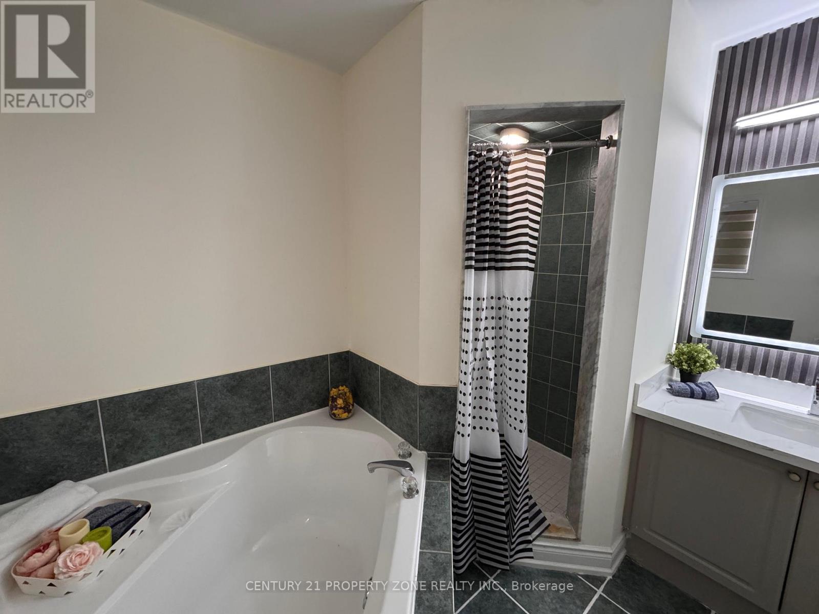 84 Tideland Drive, Brampton, Ontario  L7A 2W1 - Photo 29 - W12954274