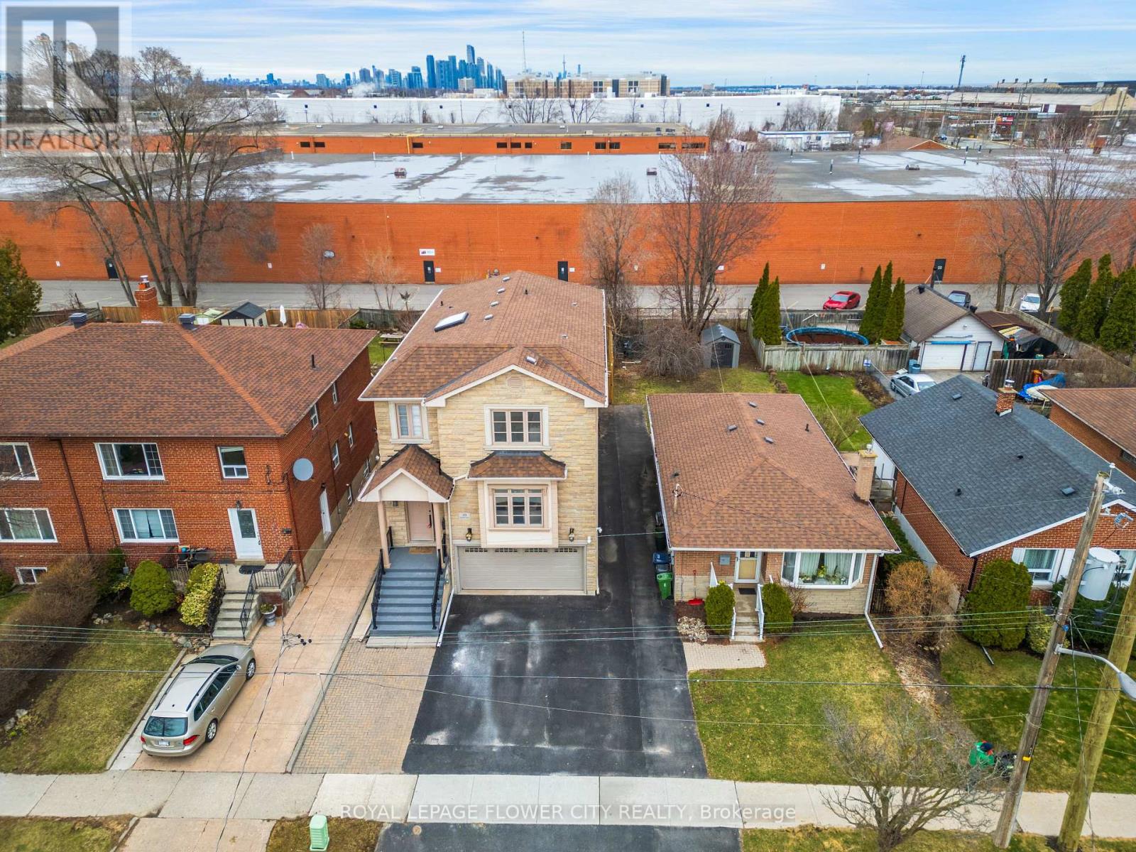 19 Connorvale Avenue, Toronto, Ontario  M8W 3Z9 - Photo 2 - W12954280