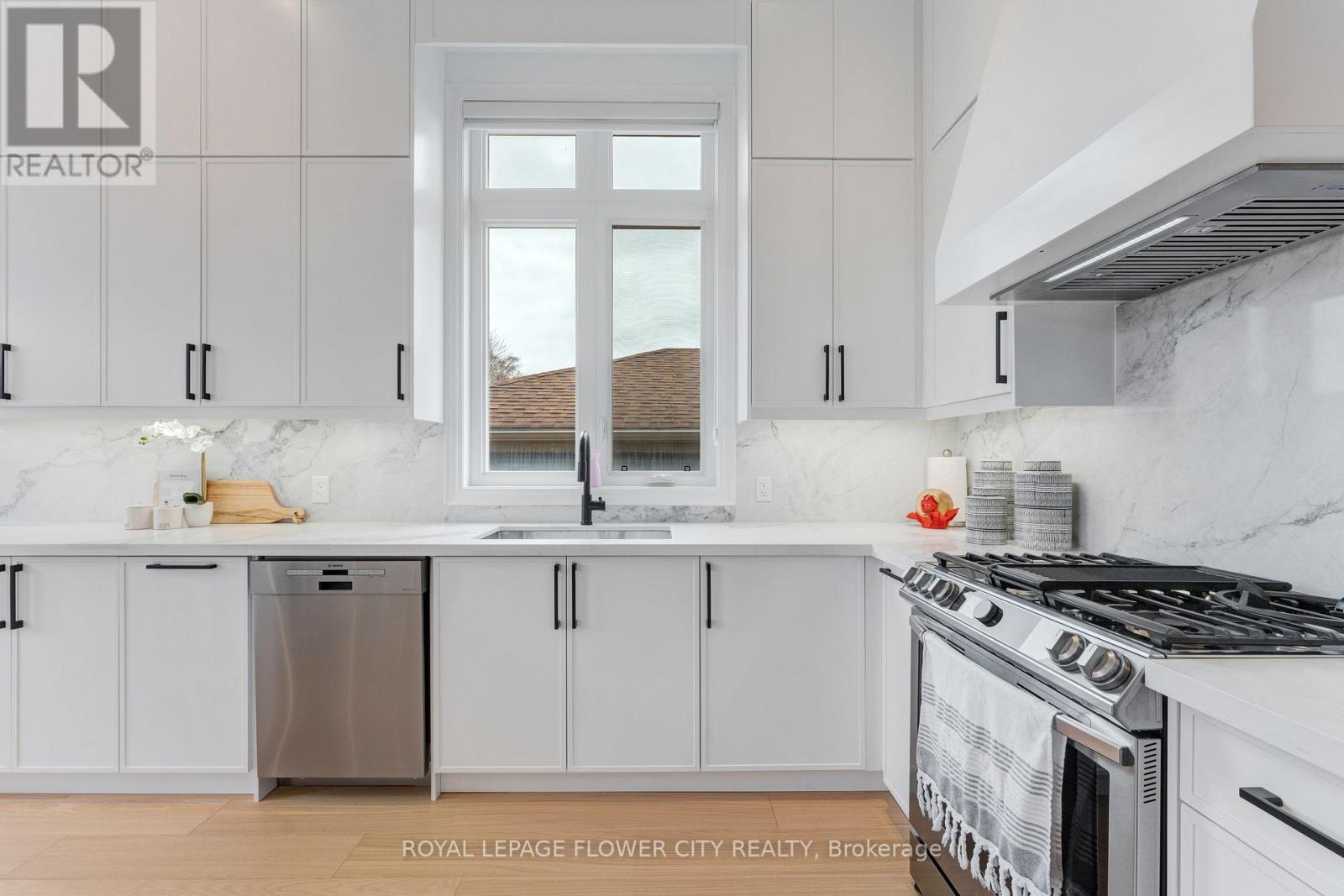 19 Connorvale Avenue, Toronto, Ontario  M8W 3Z9 - Photo 23 - W12954280