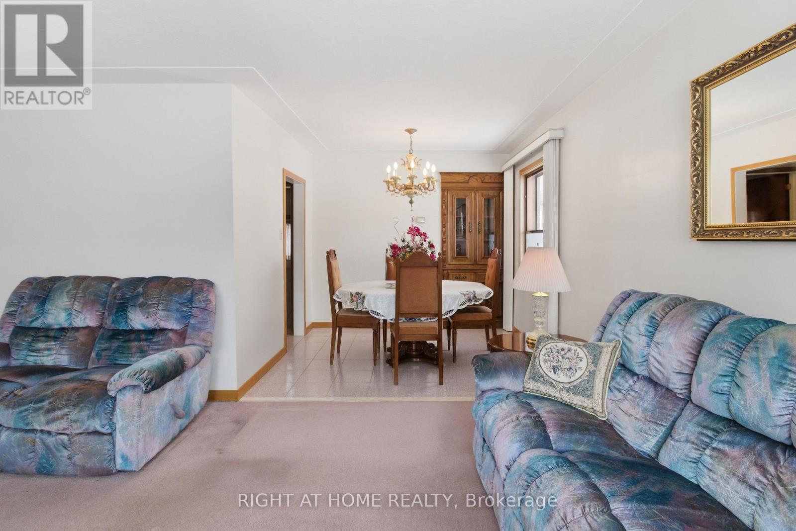 53 Tavistock Road, Toronto, Ontario  M3M 2N8 - Photo 4 - W12954288