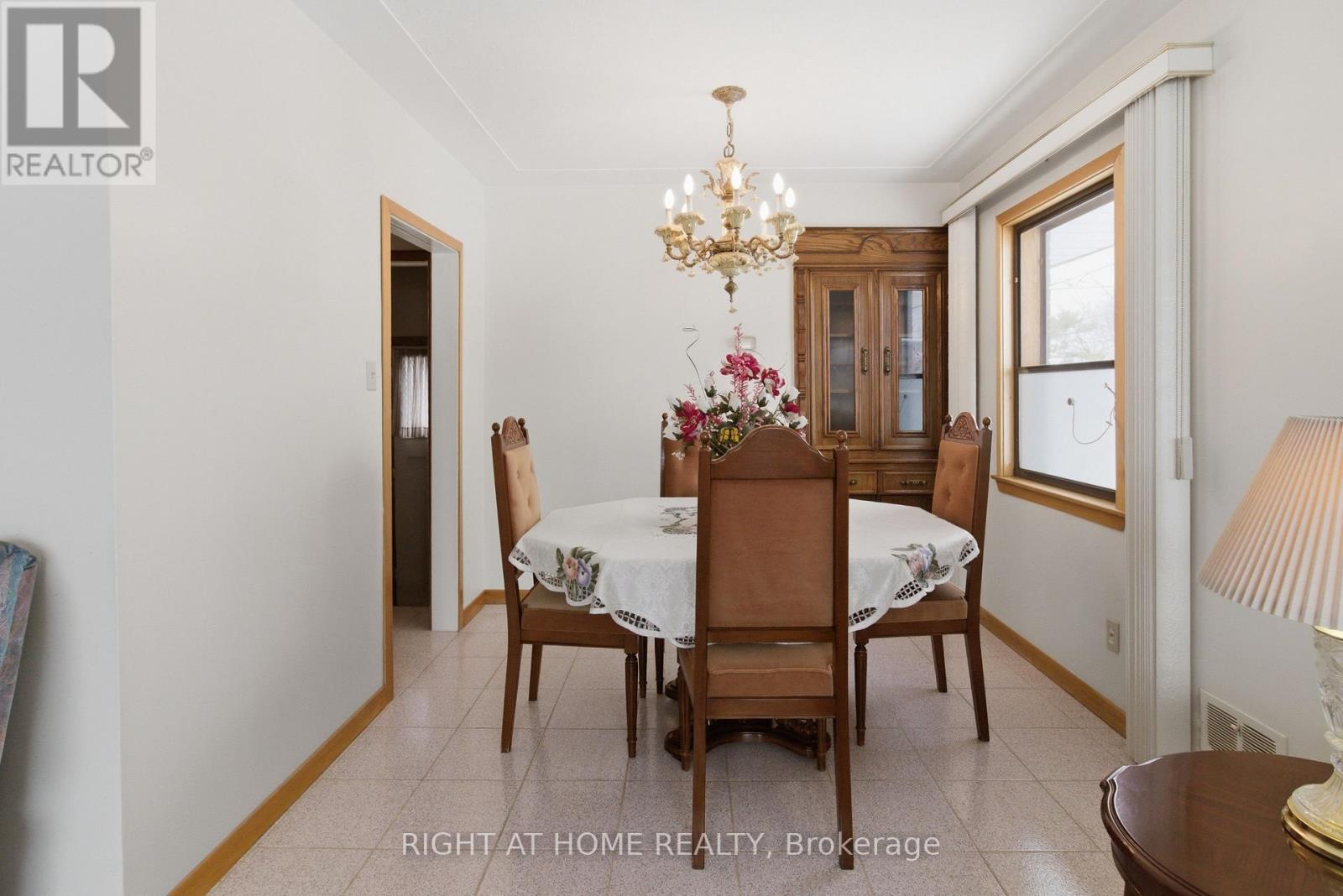 53 Tavistock Road, Toronto, Ontario  M3M 2N8 - Photo 5 - W12954288