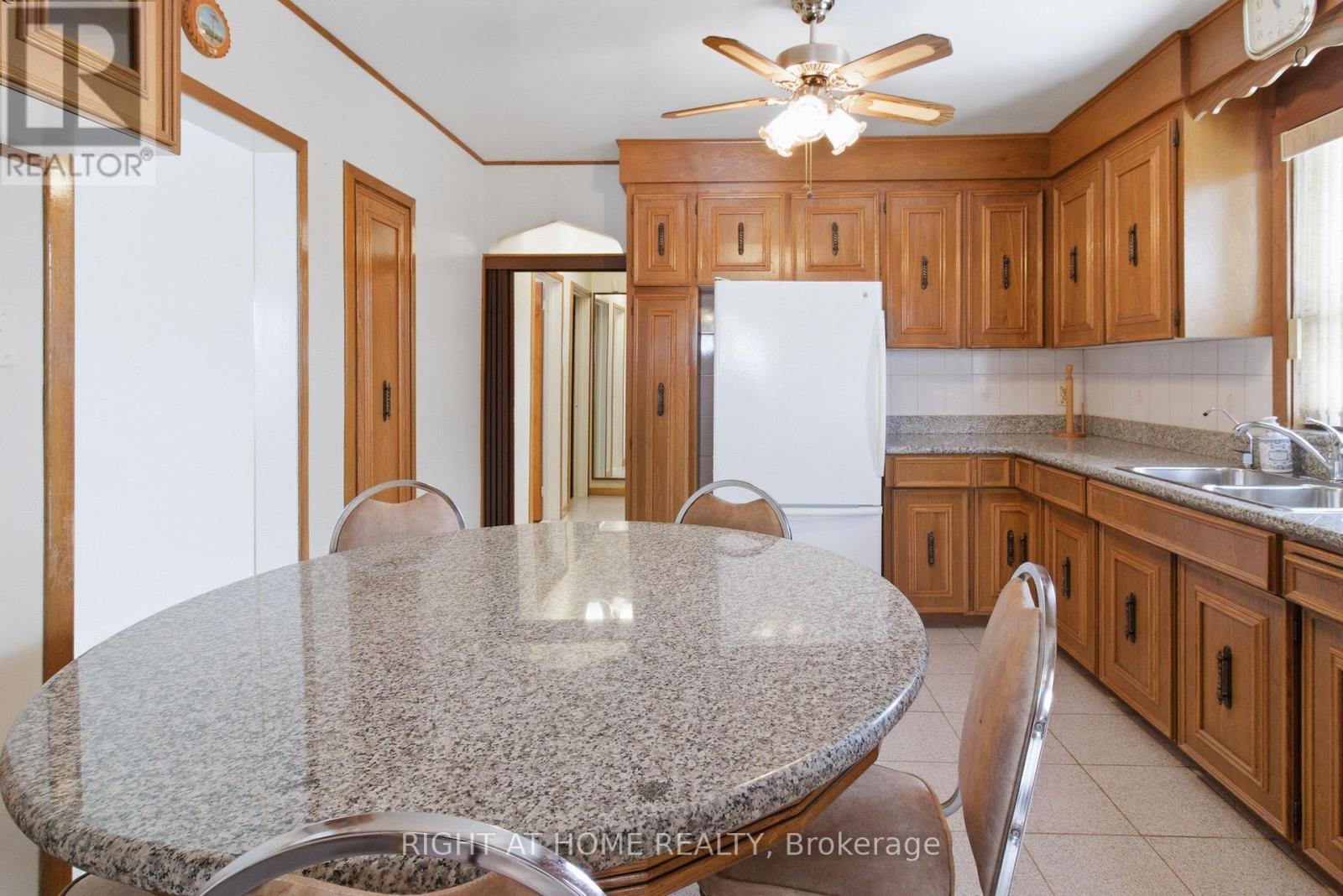 53 Tavistock Road, Toronto, Ontario  M3M 2N8 - Photo 6 - W12954288