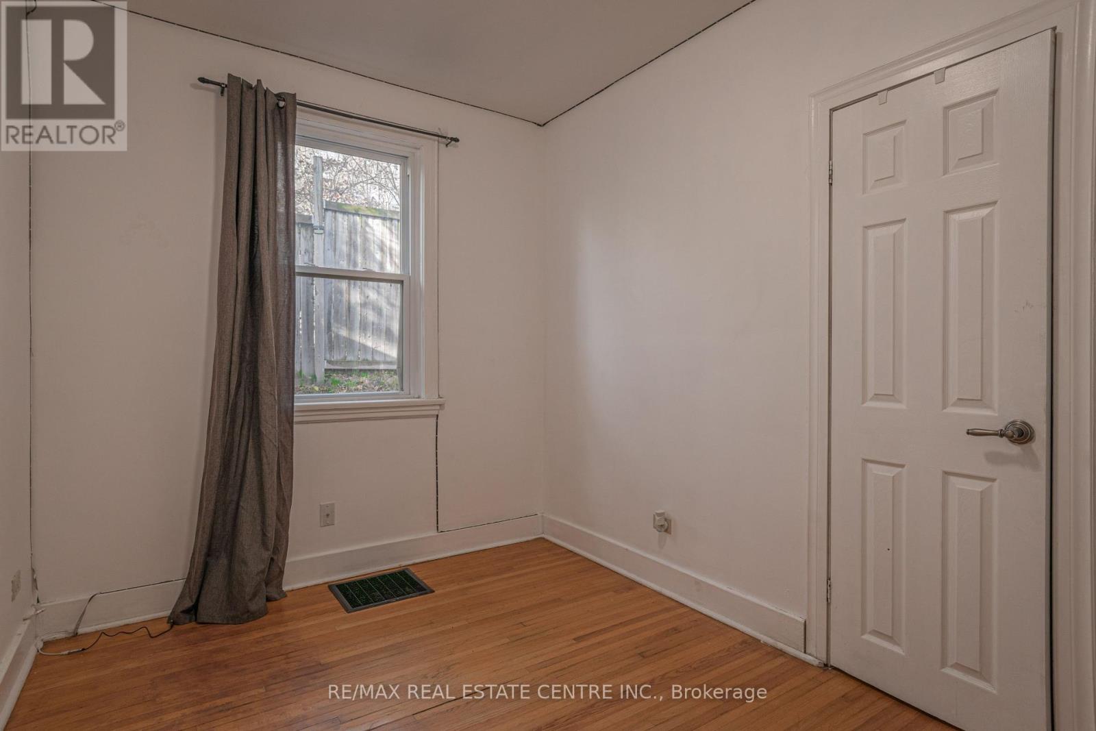 Main/upper - 280 London Street, Peterborough, Ontario  L5C 4E9 - Photo 7 - X12954286