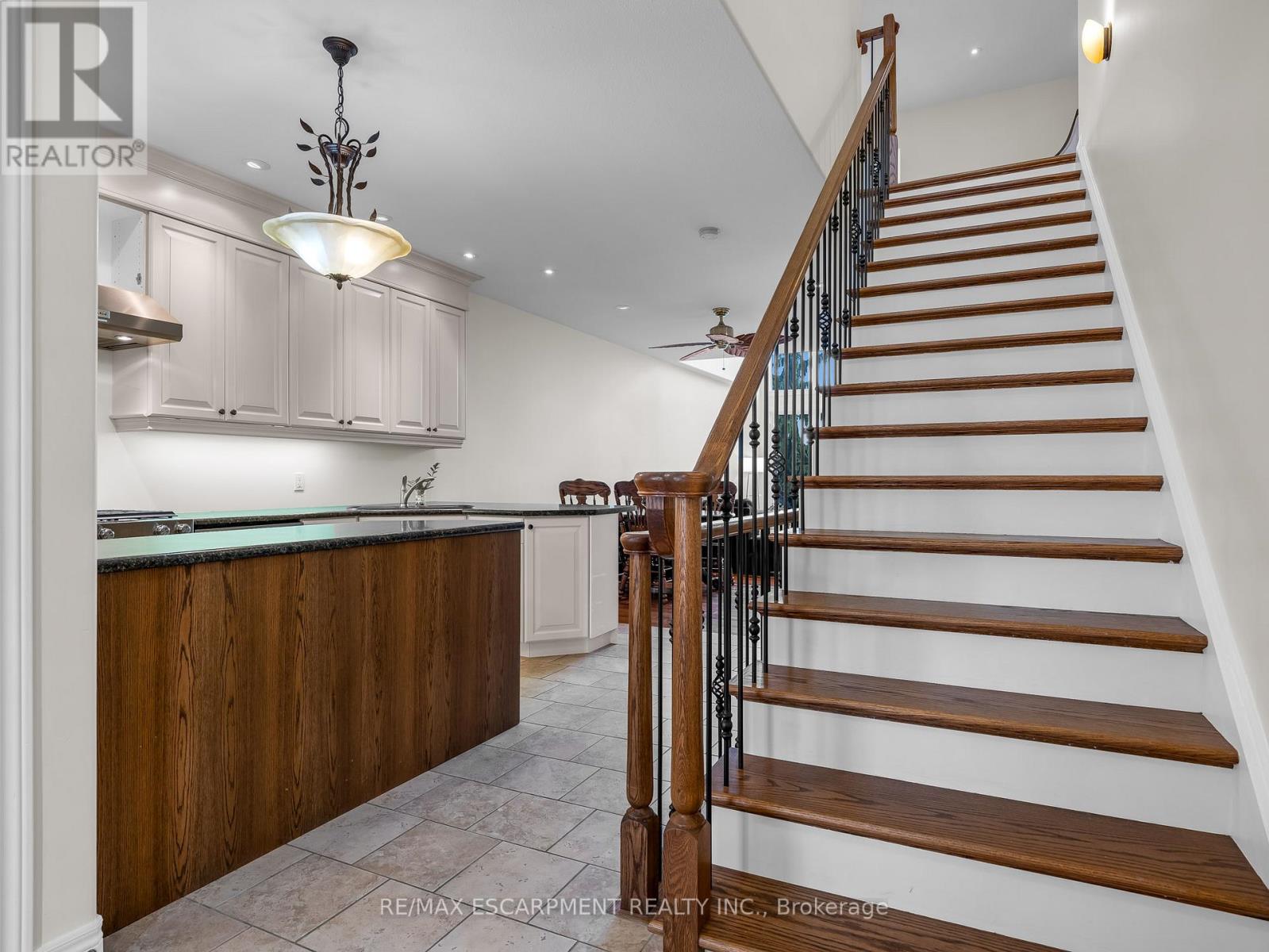 18 Biagi Court, St. Catharines, Ontario  L2M 7Z6 - Photo 3 - X12954294