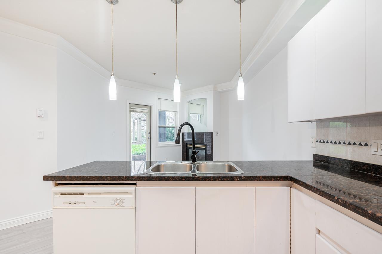 115 8115 121a Street, Surrey, British Columbia  V3W 1J2 - Photo 2 - R3105500