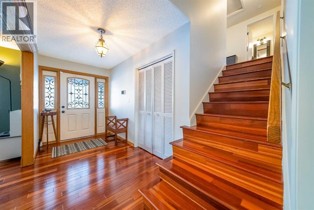 147 Midvalley Place Se, Calgary, Alberta  T2X 1K3 - Photo 7 - A2296545