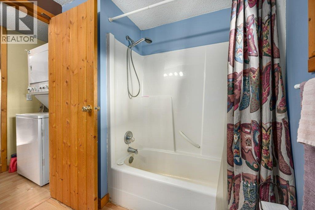 6851 Fawn Creek Road, Lone Butte, British Columbia  V0K 1X1 - Photo 14 - R3104237