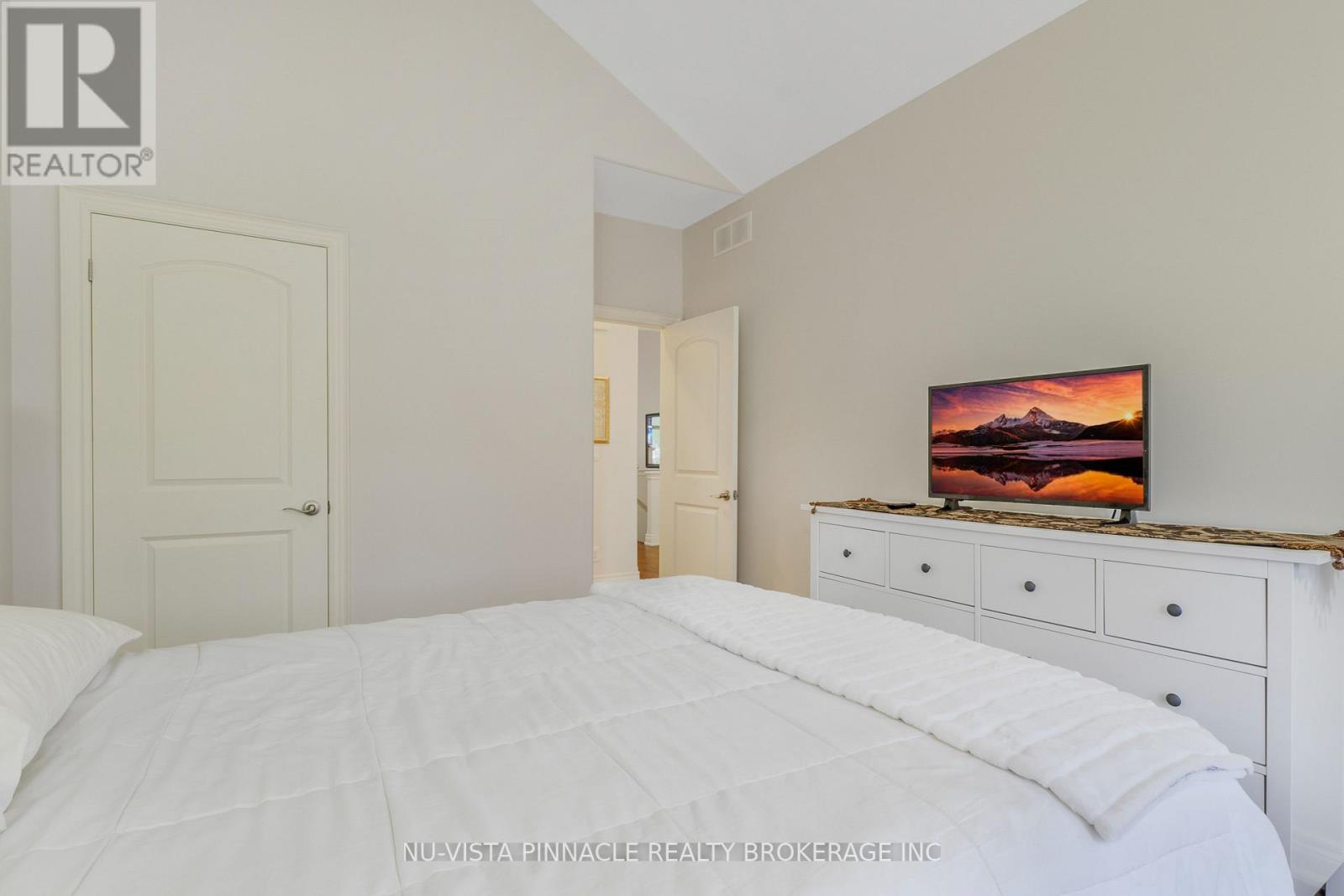 10 - 19 Hillside Drive E, Niagara-On-The-Lake, Ontario  L0S 1J0 - Photo 12 - X12954340