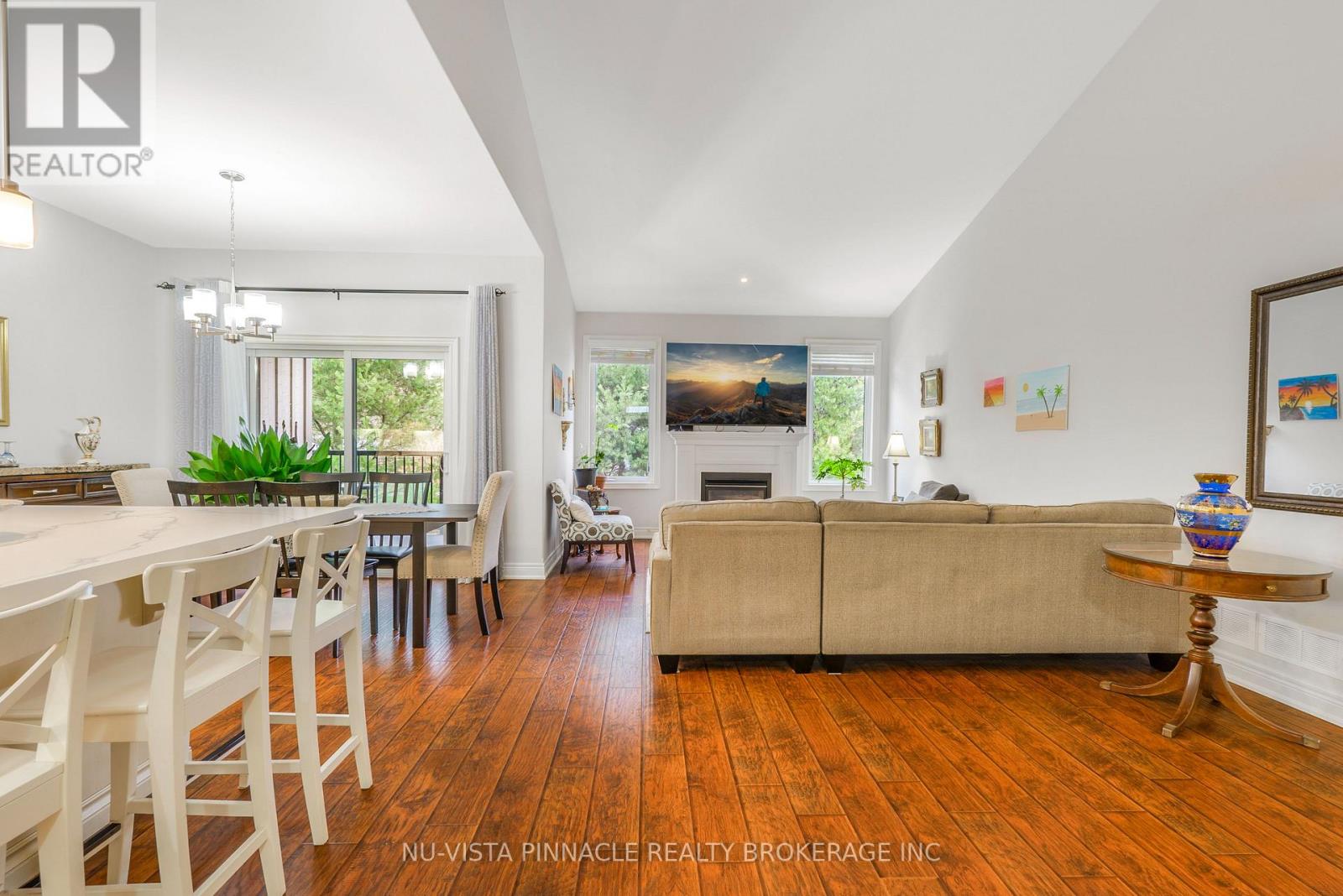 10 - 19 Hillside Drive E, Niagara-On-The-Lake, Ontario  L0S 1J0 - Photo 3 - X12954340