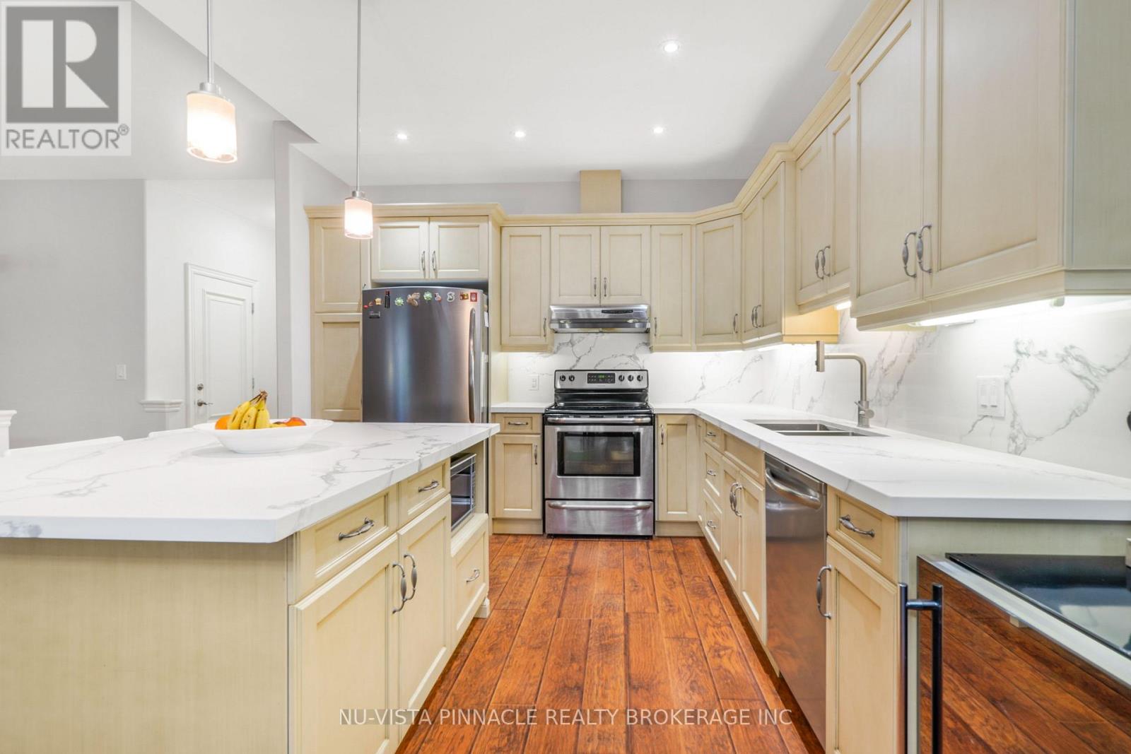 10 - 19 Hillside Drive E, Niagara-On-The-Lake, Ontario  L0S 1J0 - Photo 5 - X12954340