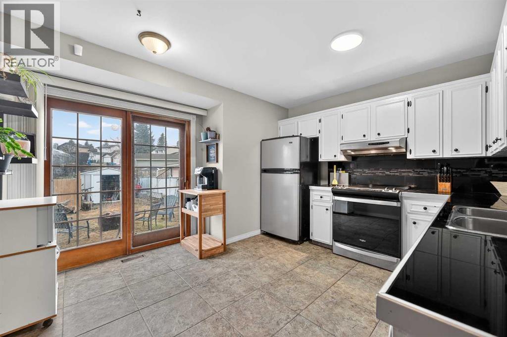 103 Macewan Drive NW, Calgary, Alberta  T3K 2G2 - Photo 10 - A2296101