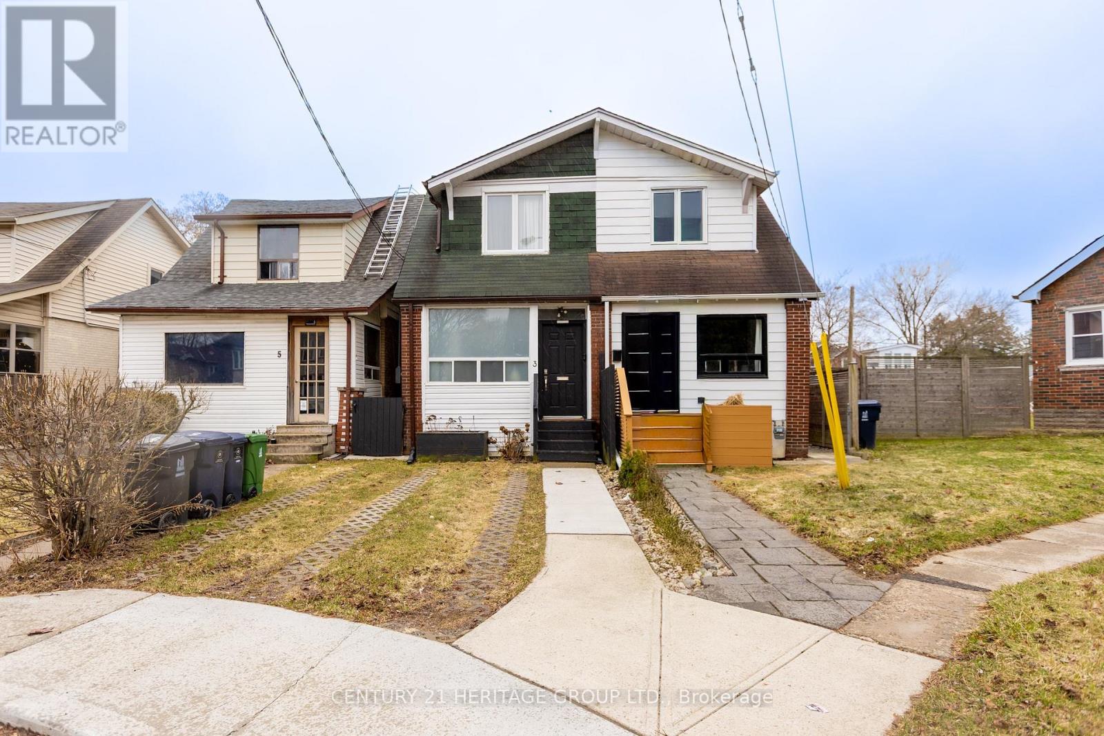 3 Denton Avenue, Toronto, Ontario  M4C 1T7 - Photo 4 - E12954308