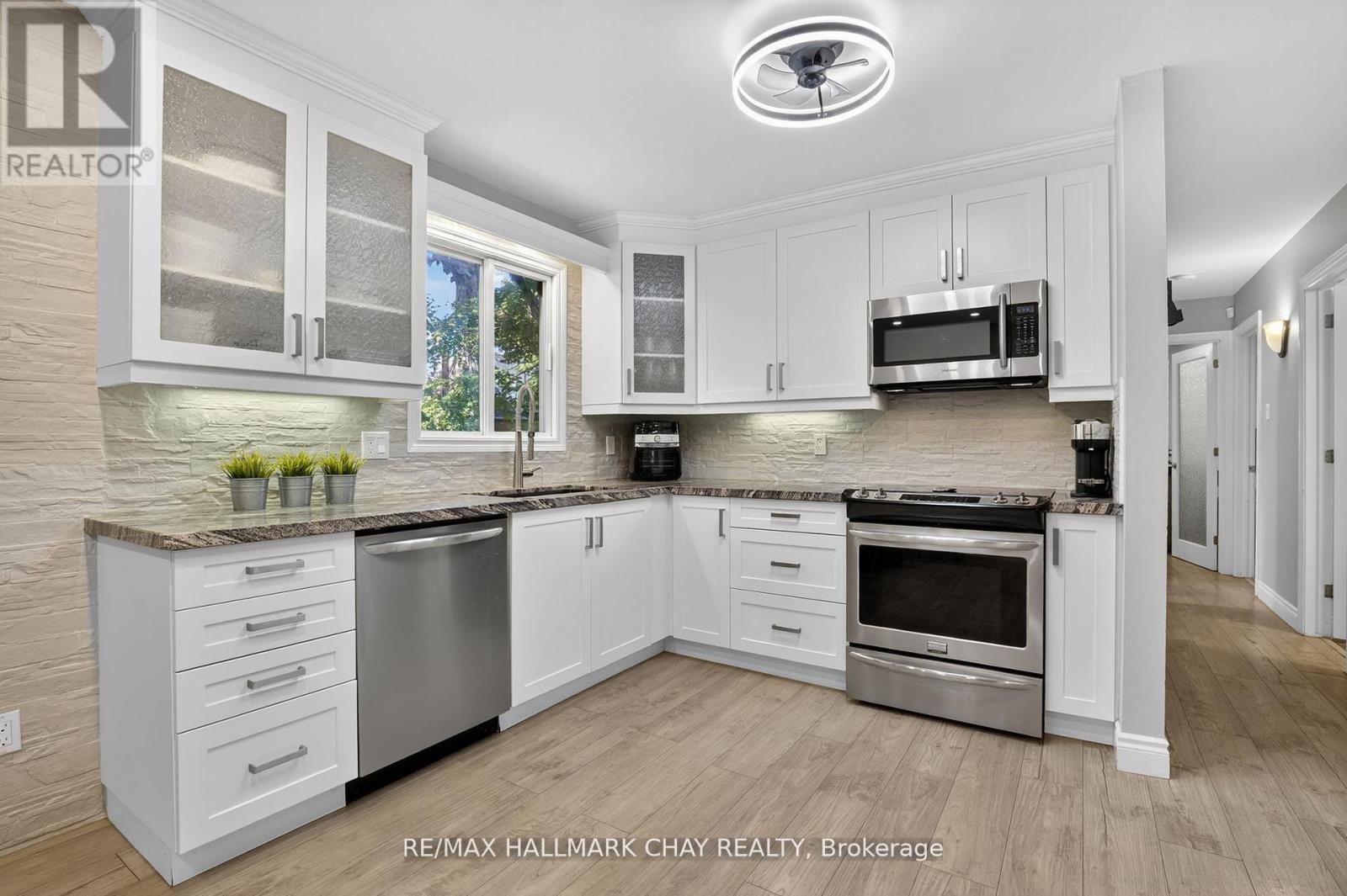 155 Maple Avenue, Barrie, Ontario  L4N 1S5 - Photo 9 - S12840136