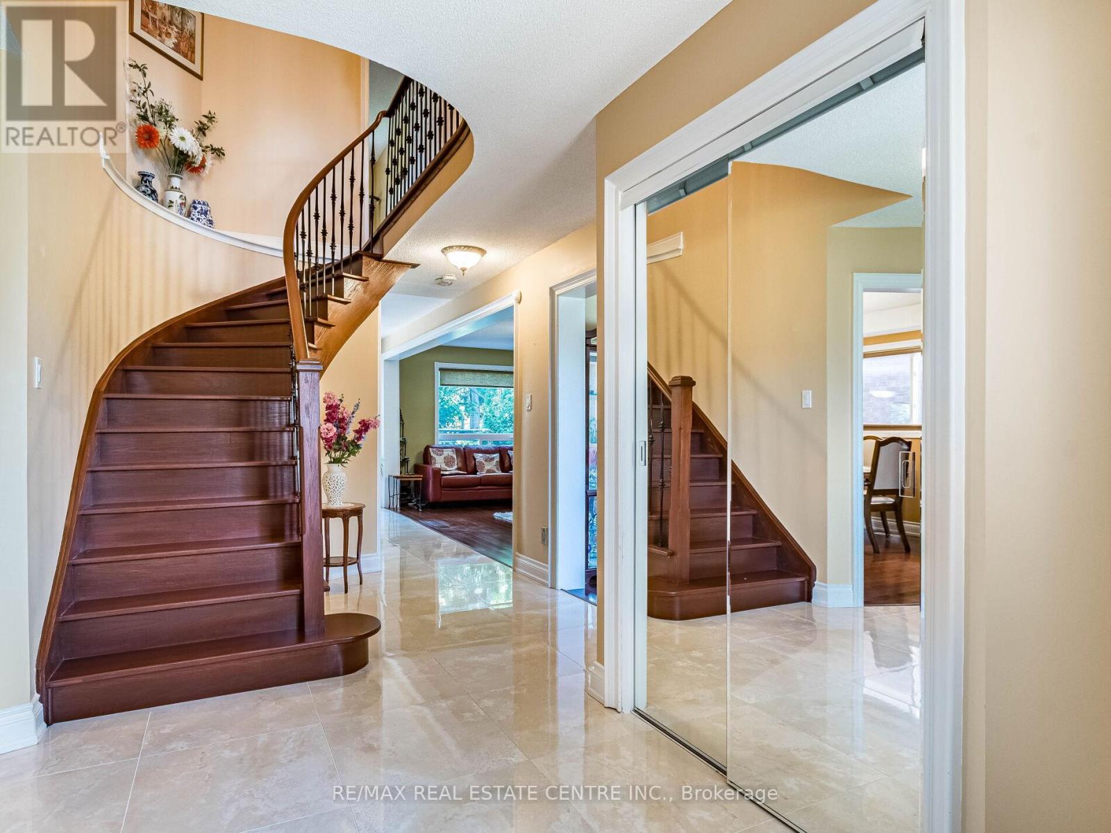 6439 Osprey Boulevard, Mississauga, Ontario  L5N 6E4 - Photo 5 - W12951074