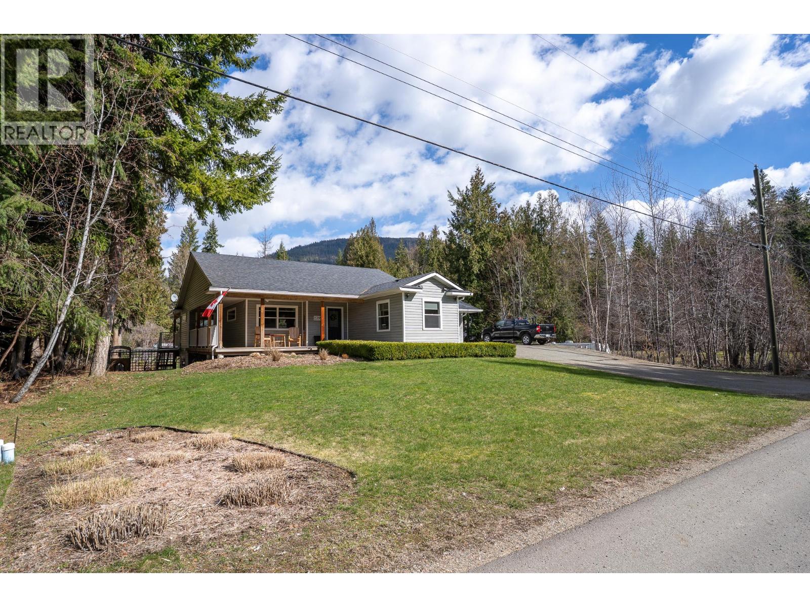 2399 HILLEN Crescent, Magna Bay, British Columbia