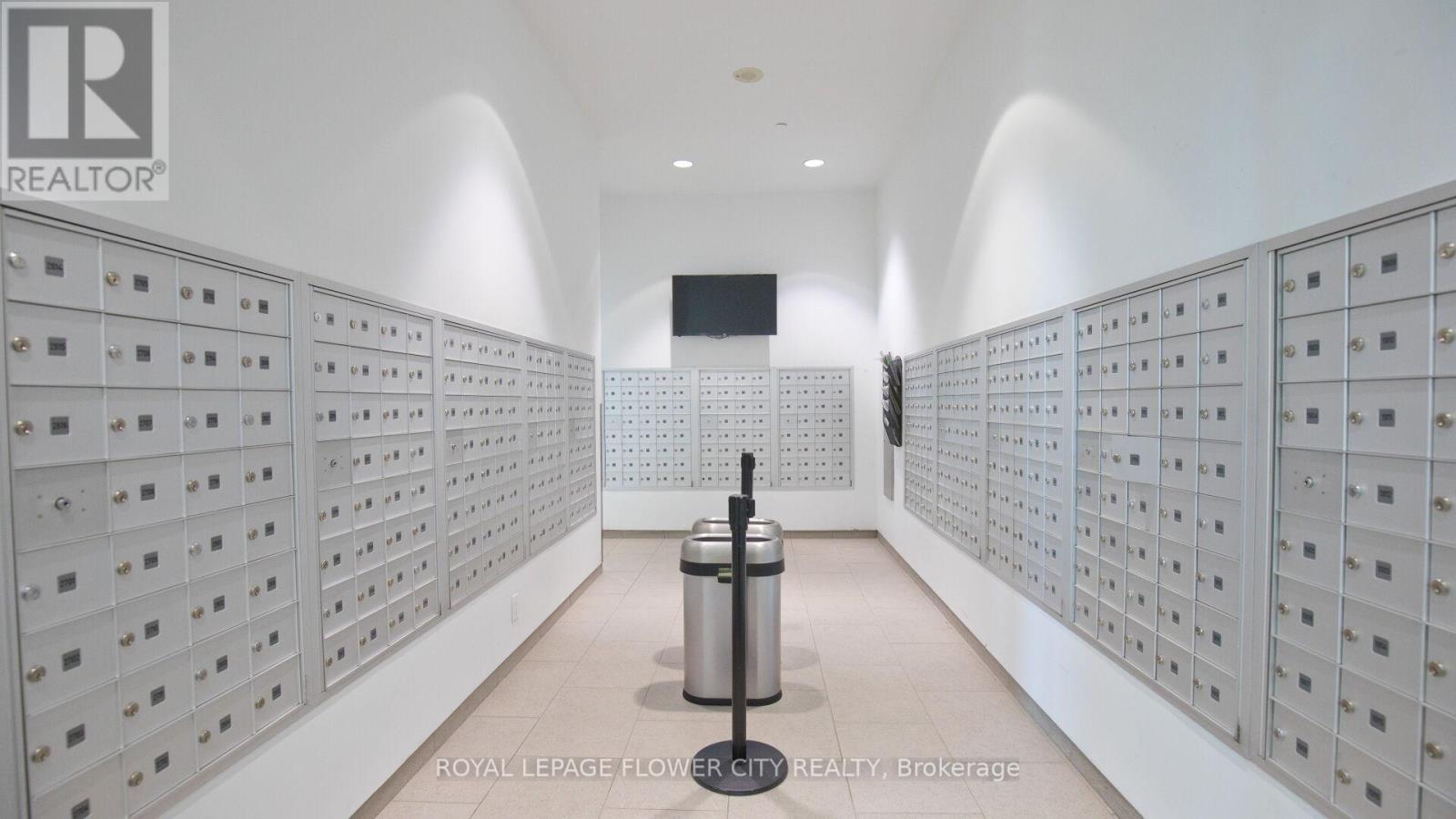 415 - 105 The Queensway Avenue, Toronto, Ontario  M6S 5B5 - Photo 44 - W12954304