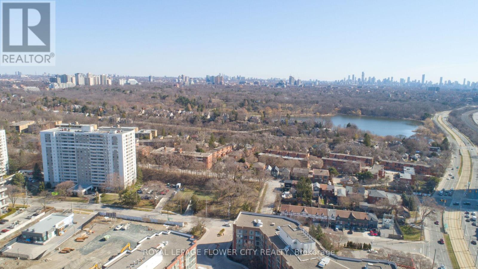 415 - 105 The Queensway Avenue, Toronto, Ontario  M6S 5B5 - Photo 7 - W12954304