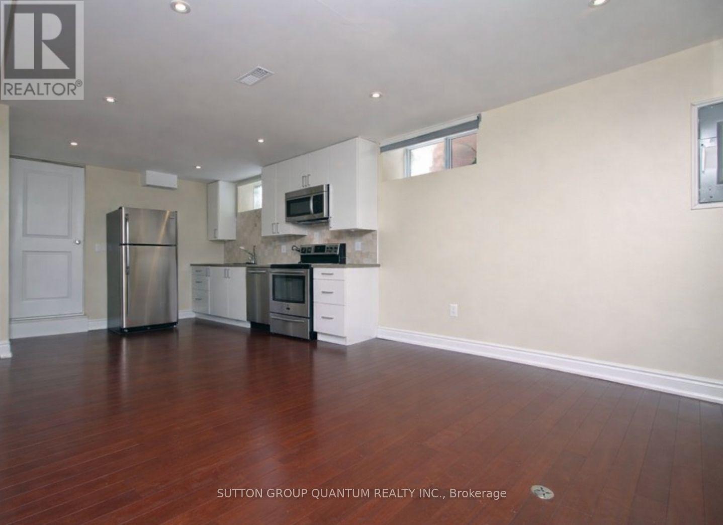 Lower - 148 Mavety Street, Toronto, Ontario  M6P 2L9 - Photo 2 - W12954336