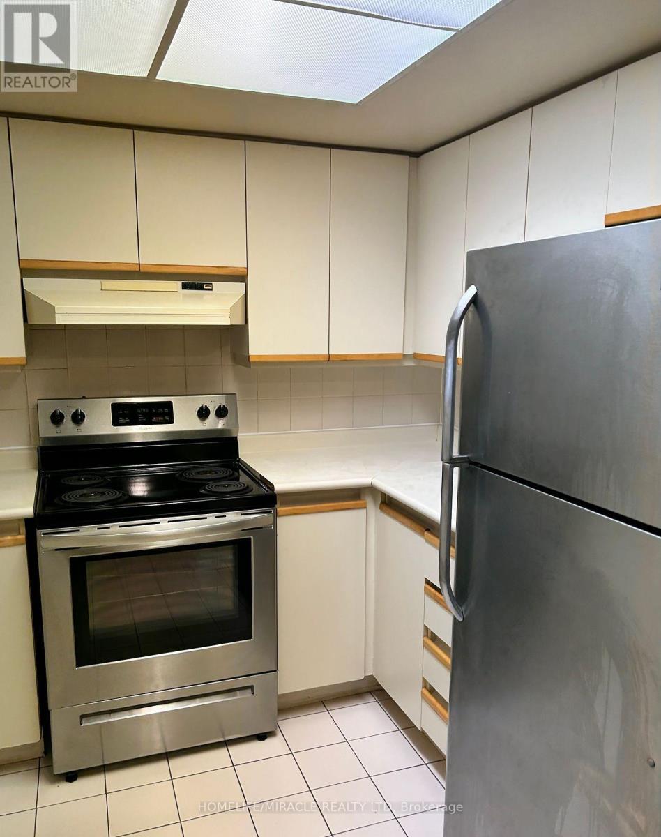 808 - 325 Webb Drive, Mississauga, Ontario  L5B 3Z9 - Photo 13 - W12954346