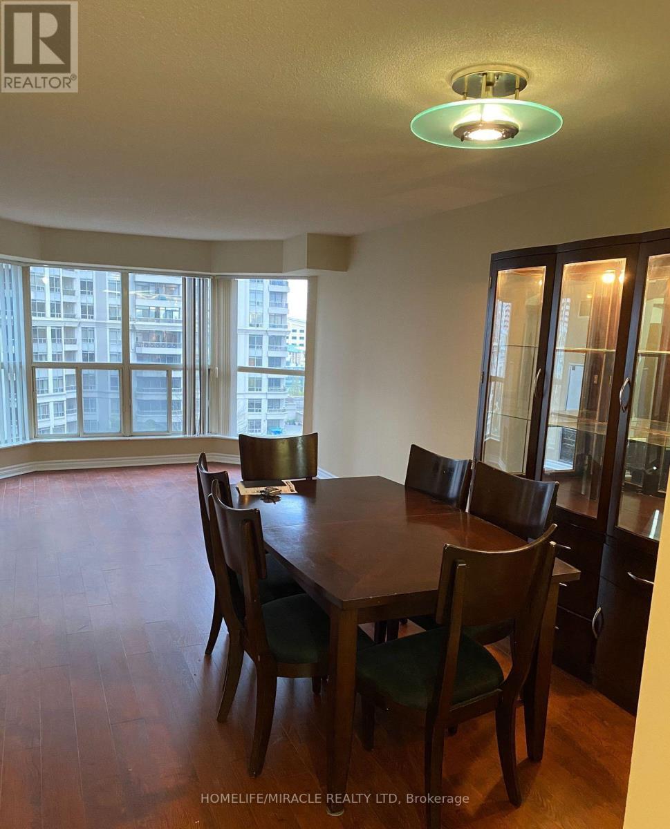 808 - 325 Webb Drive, Mississauga, Ontario  L5B 3Z9 - Photo 2 - W12954346