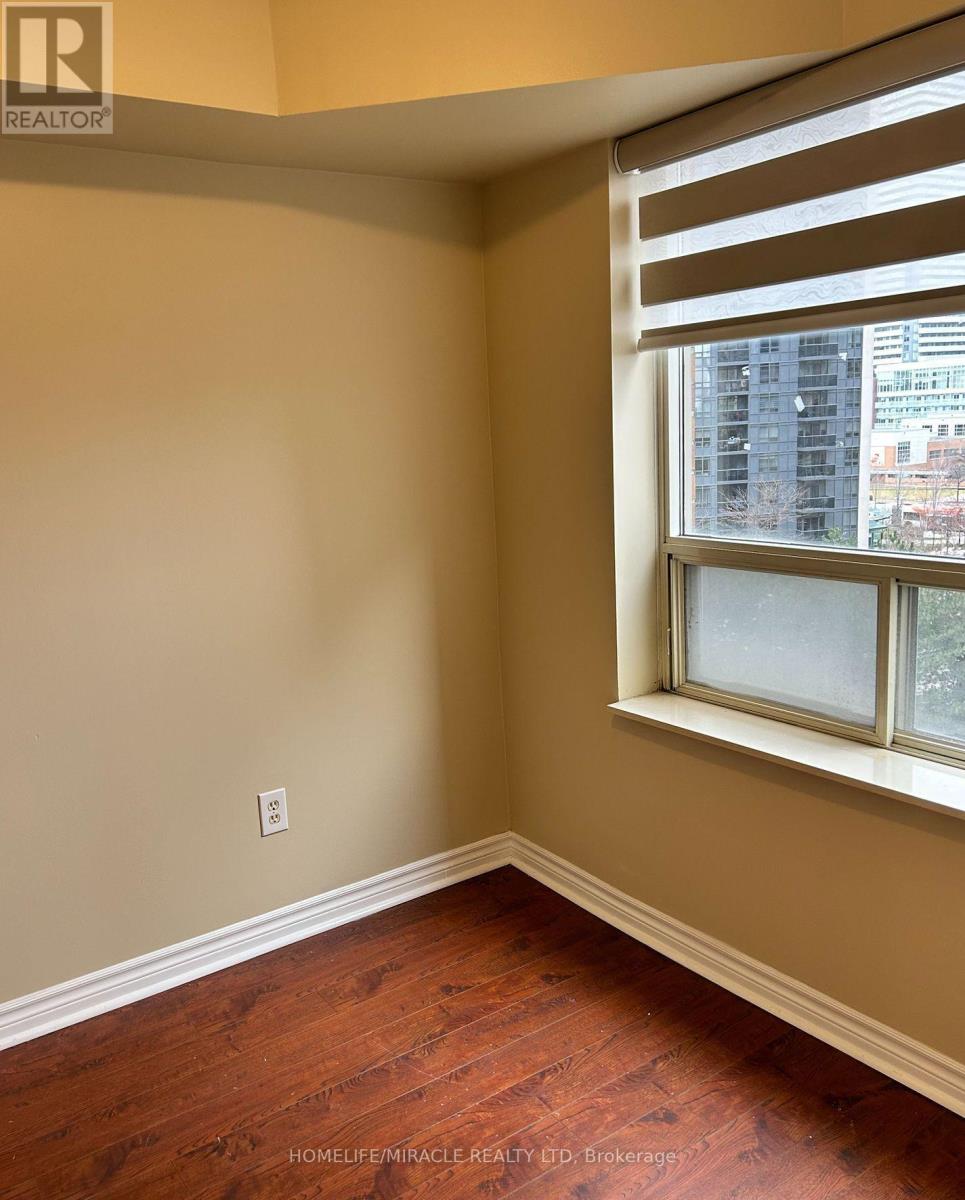 808 - 325 Webb Drive, Mississauga, Ontario  L5B 3Z9 - Photo 4 - W12954346