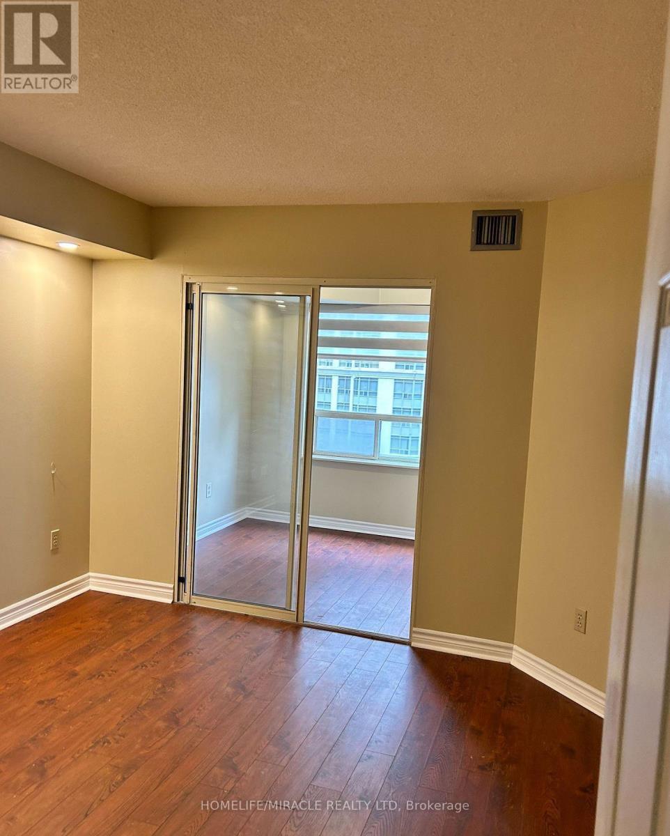 808 - 325 Webb Drive, Mississauga, Ontario  L5B 3Z9 - Photo 5 - W12954346