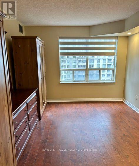 808 - 325 Webb Drive, Mississauga, Ontario  L5B 3Z9 - Photo 9 - W12954346