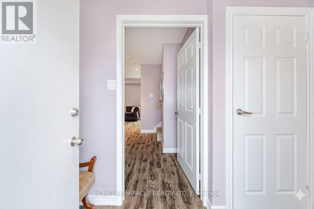 62 Elmvale Avenue, Brampton, Ontario  L6Z 1A5 - Photo 4 - W12954348