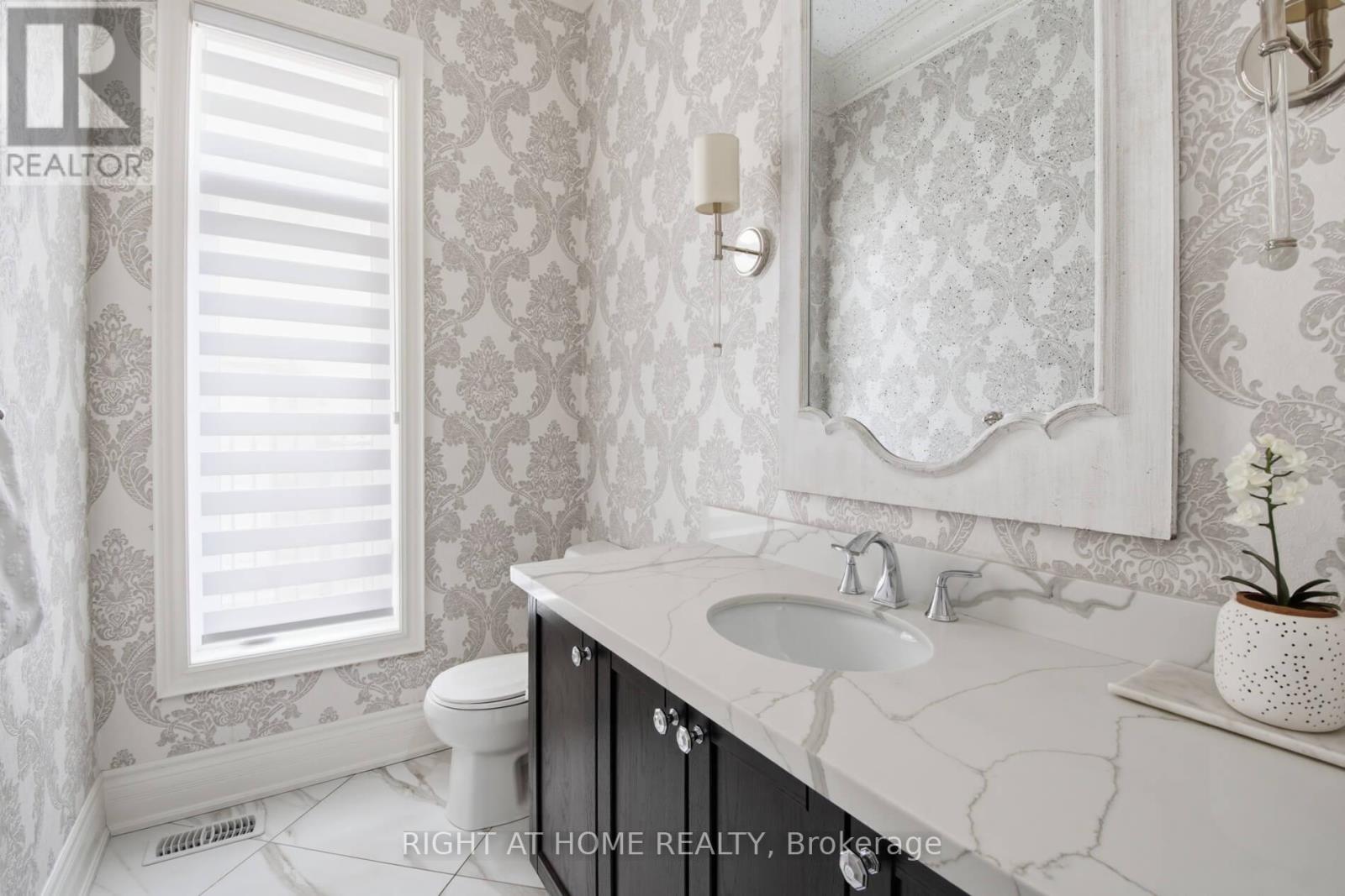 55 Burlwood Road, Brampton, Ontario  L6P 4E7 - Photo 15 - W12954350