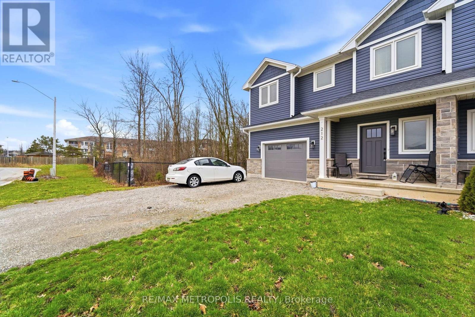 212 Iva Street, Welland, Ontario  L3B 1W4 - Photo 2 - X12954356