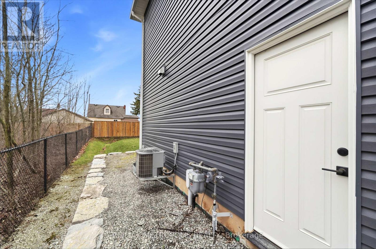 212 Iva Street, Welland, Ontario  L3B 1W4 - Photo 27 - X12954356