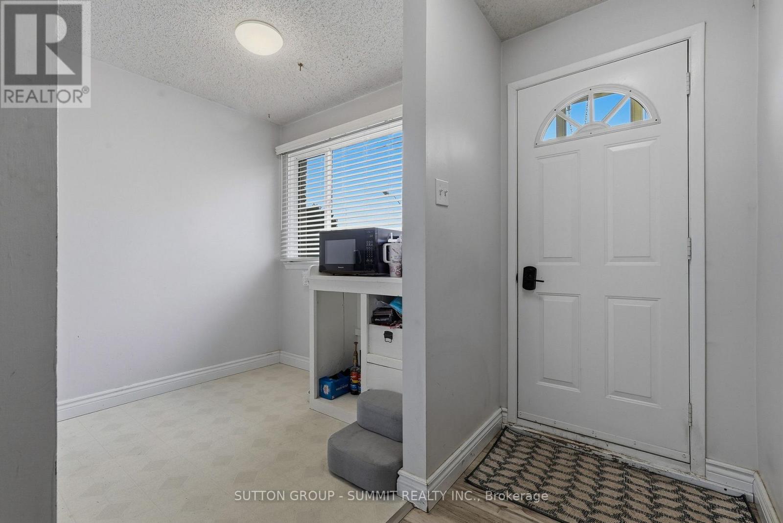 16 Lamson Crescent, Owen Sound, Ontario  N4K 6C1 - Photo 4 - X12954366