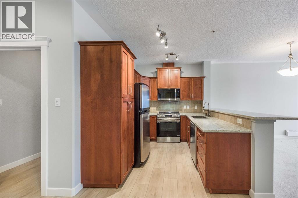 341, 20 Discovery Ridge Close Sw, Calgary, Alberta  T3H 5X4 - Photo 12 - A2290041