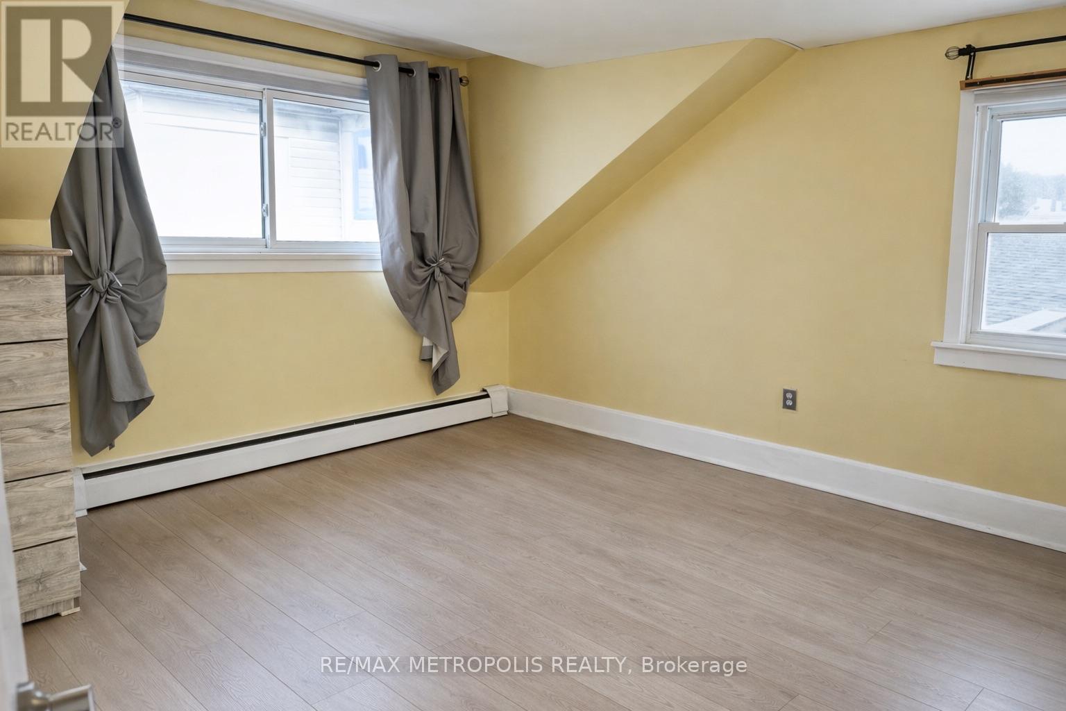 159 York Street, St. Catharines, Ontario  L2R 6E9 - Photo 11 - X12954088