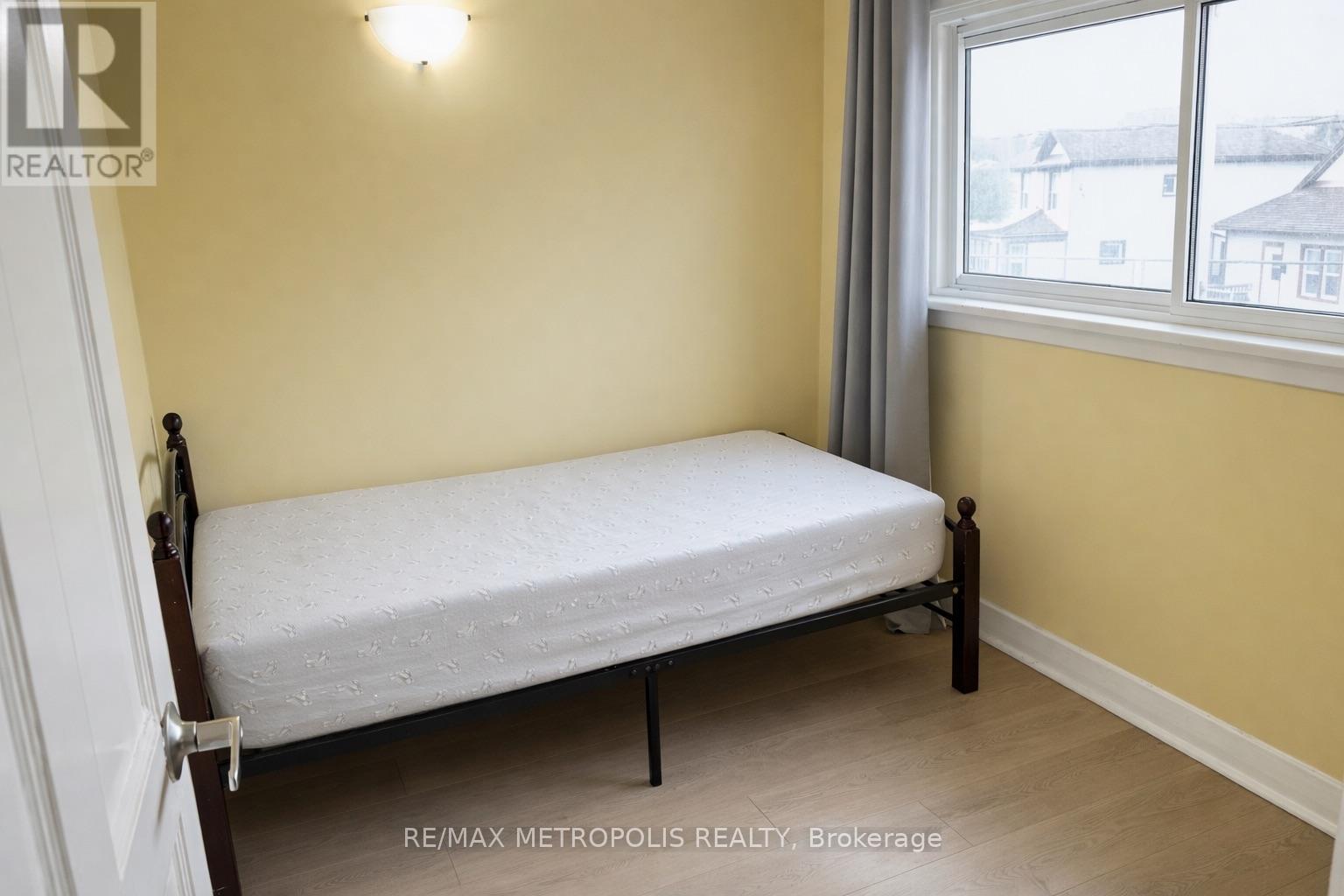 159 York Street, St. Catharines, Ontario  L2R 6E9 - Photo 12 - X12954088