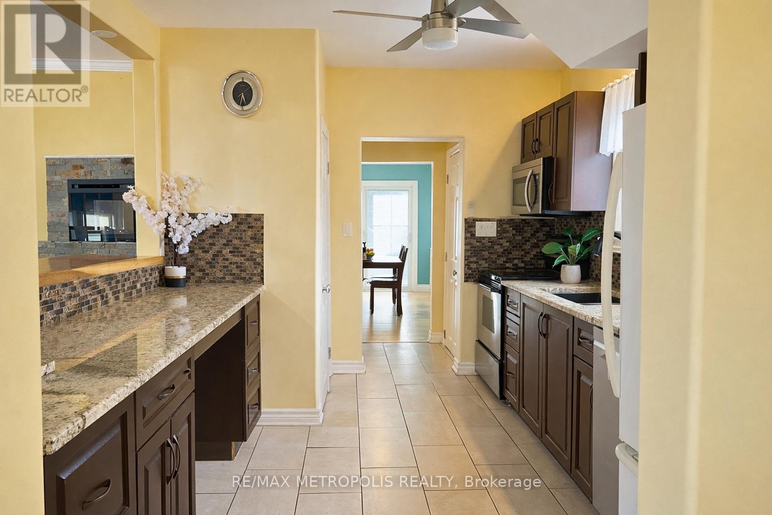 159 York Street, St. Catharines, Ontario  L2R 6E9 - Photo 5 - X12954088