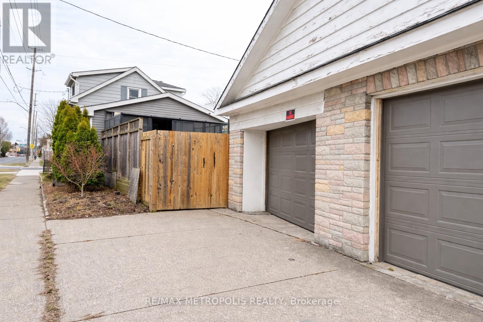 159 York Street, St. Catharines, Ontario  L2R 6E9 - Photo 14 - X12954088