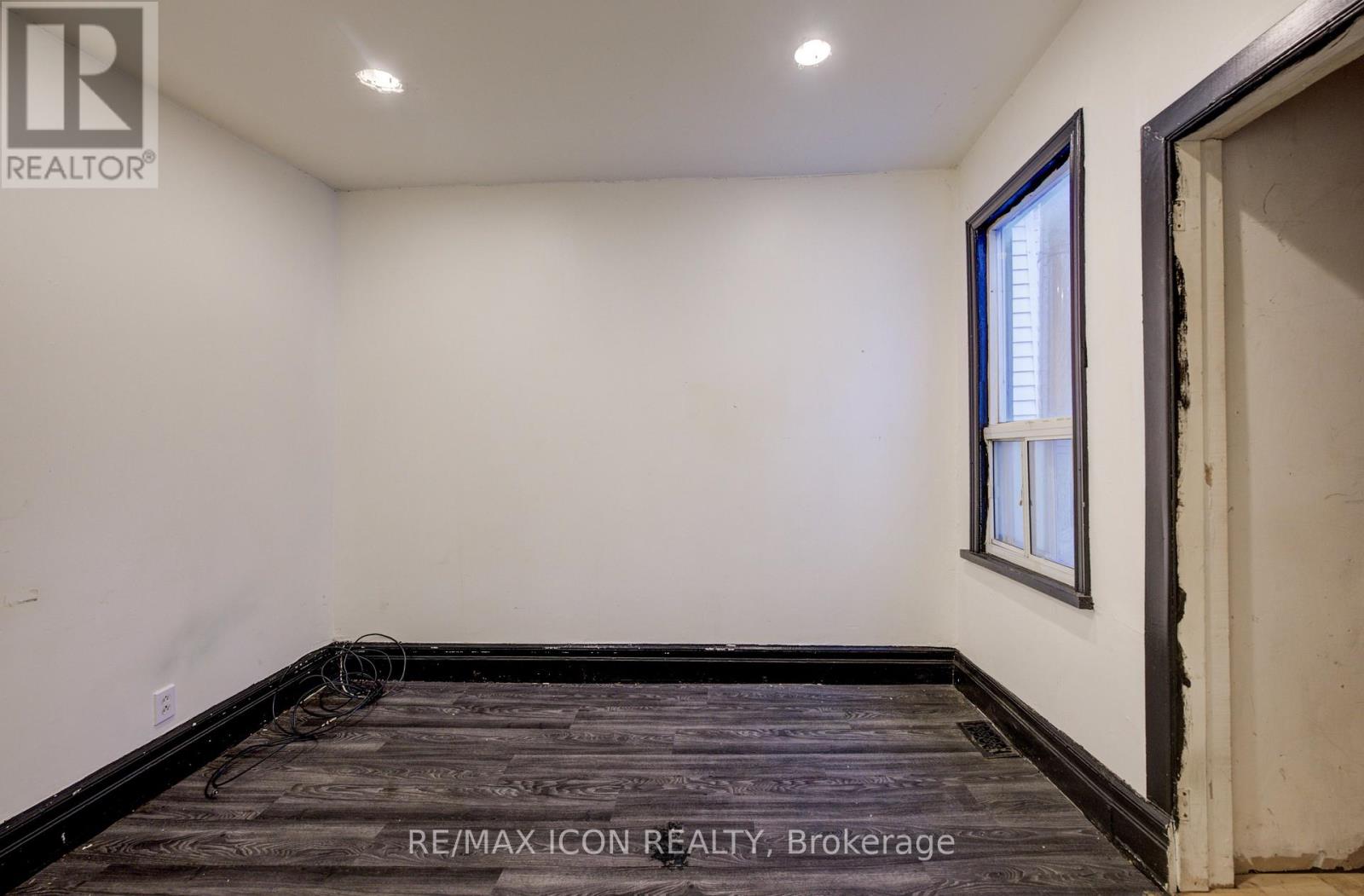 898 Eastern Avenue, Toronto, Ontario  M4L 1A4 - Photo 18 - E12947794