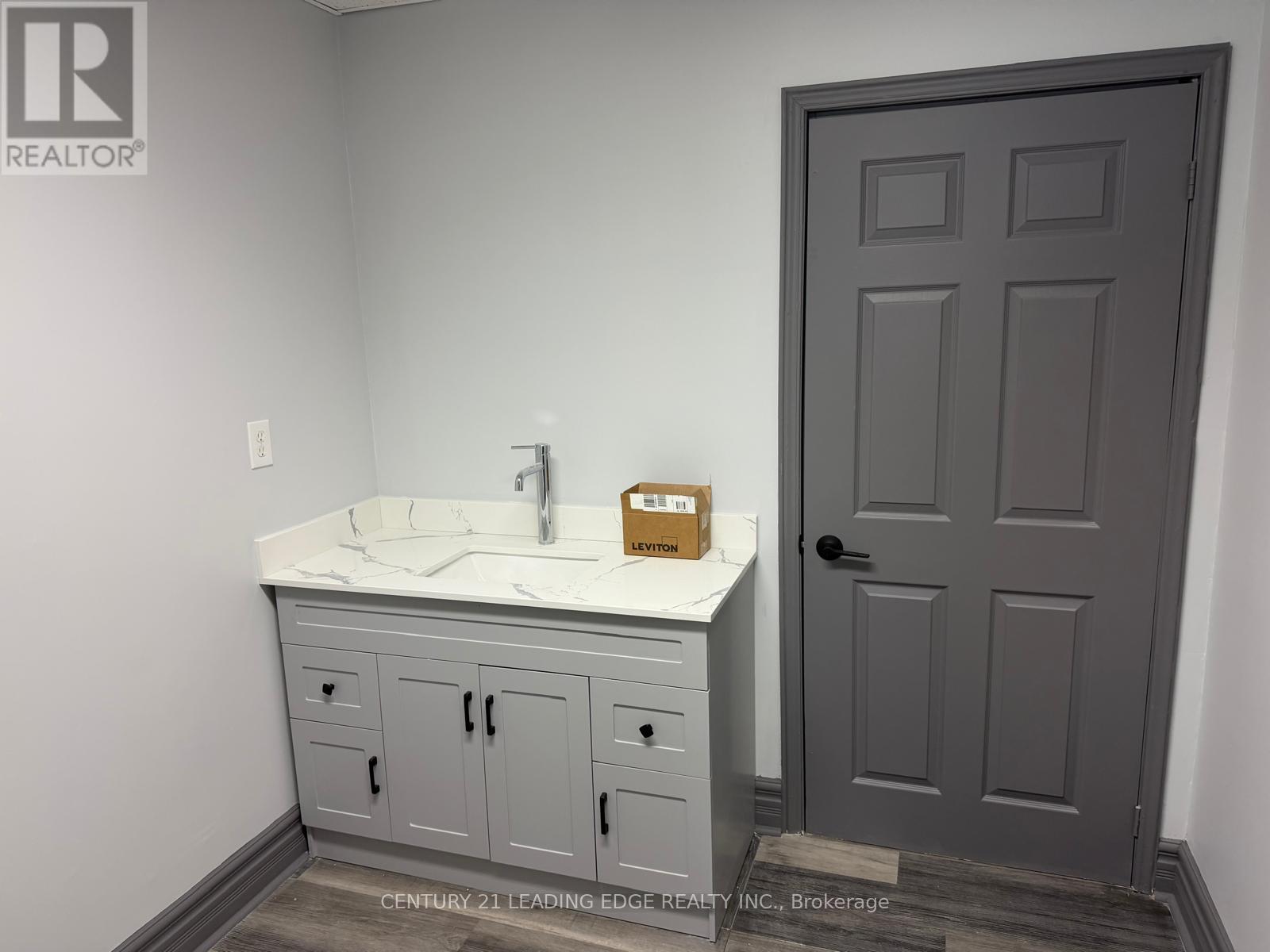 15 - 167 Applewood Crescent, Vaughan, Ontario  L4K 4K7 - Photo 7 - N12892524