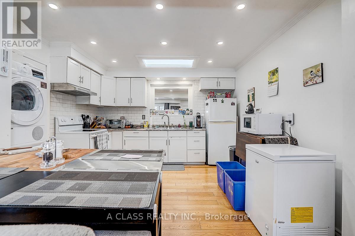 298 Annshiela Drive, Georgina, Ontario  L4P 3A5 - Photo 19 - N12938836