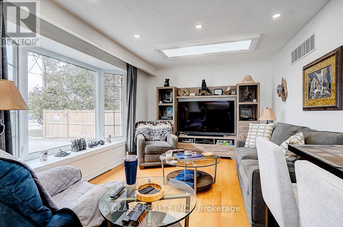 298 Annshiela Drive, Georgina, Ontario  L4P 3A5 - Photo 13 - N12938836