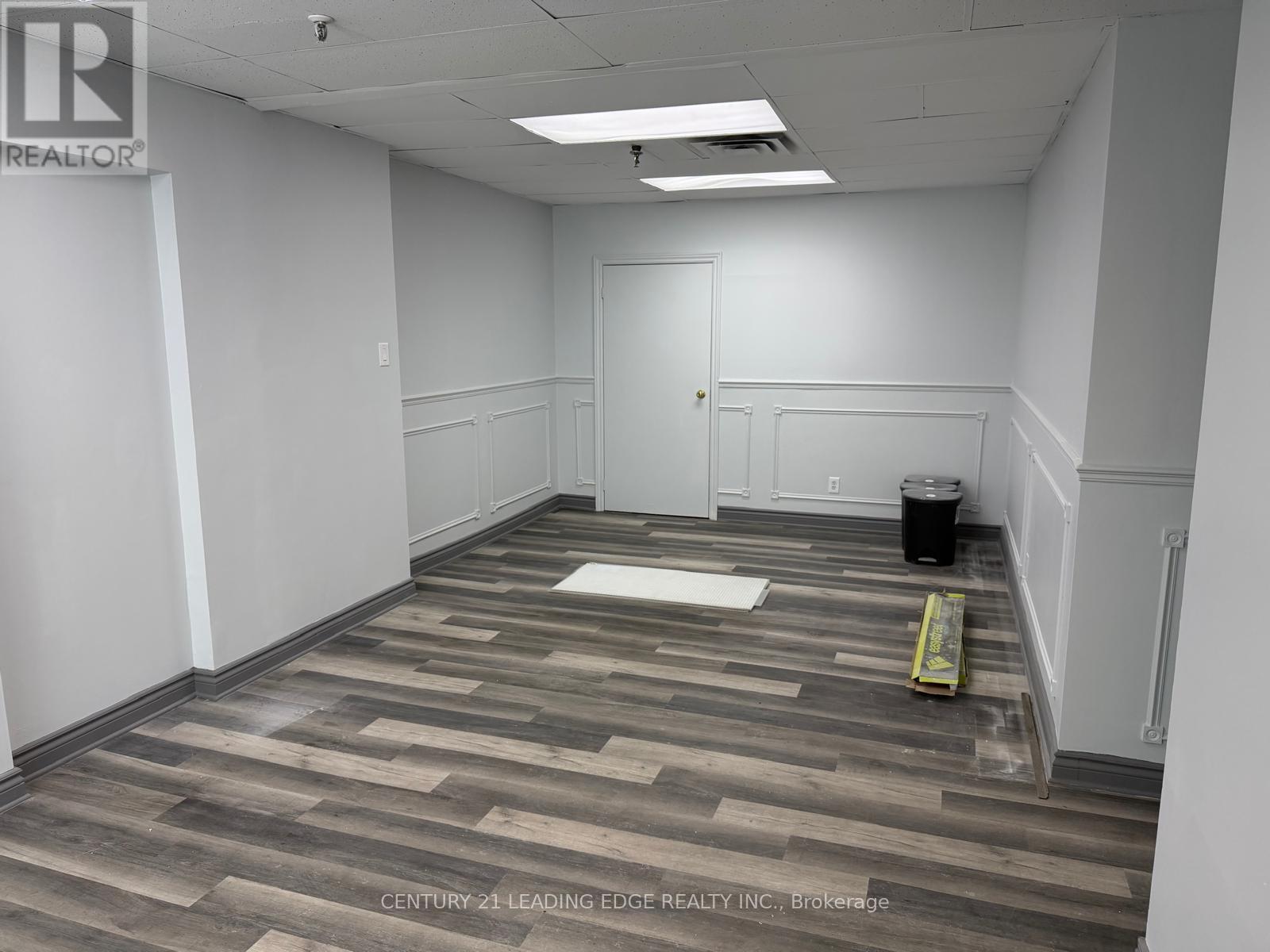 15 - 167 Applewood Crescent, Vaughan, Ontario  L4K 4K7 - Photo 2 - N12892524