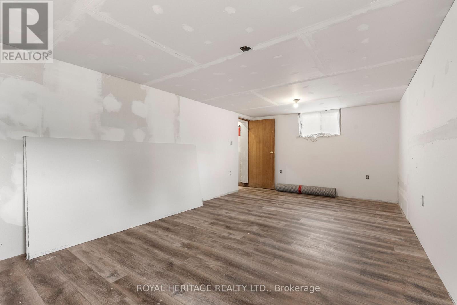 16 Fenelon Way, Kawartha Lakes, Ontario  K9V 4R1 - Photo 25 - X12952358