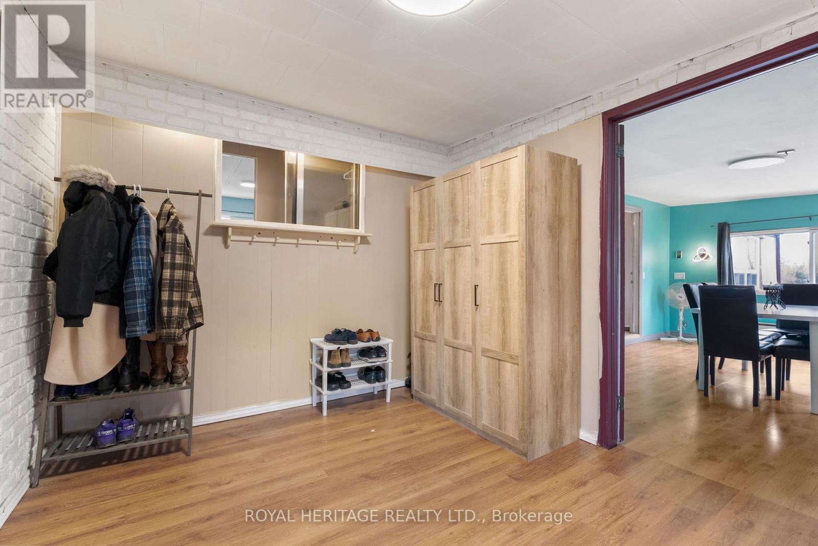 16 Fenelon Way, Kawartha Lakes, Ontario  K9V 4R1 - Photo 3 - X12952358