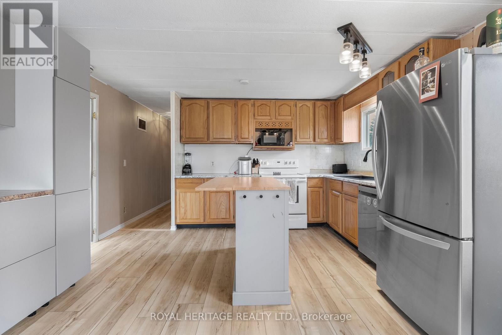 16 Fenelon Way, Kawartha Lakes, Ontario  K9V 4R1 - Photo 7 - X12952358