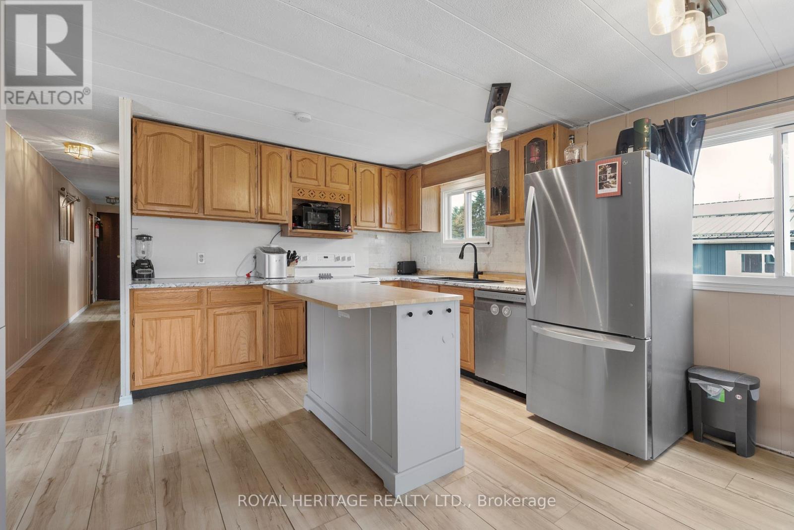 16 Fenelon Way, Kawartha Lakes, Ontario  K9V 4R1 - Photo 8 - X12952358